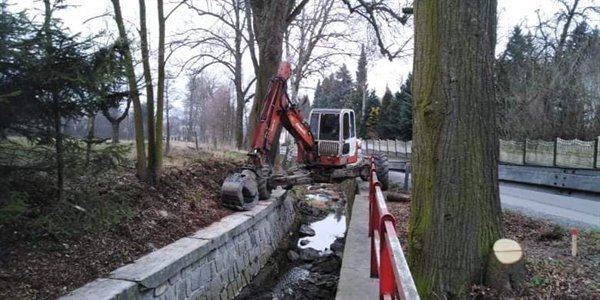 KARETA s.r.o. - čištění potoka a skládání kamene (Milotice nad Opavou) II.