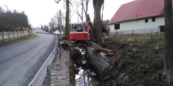 KARETA s.r.o. - čištění potoka a skládání kamene (Milotice nad Opavou) III.