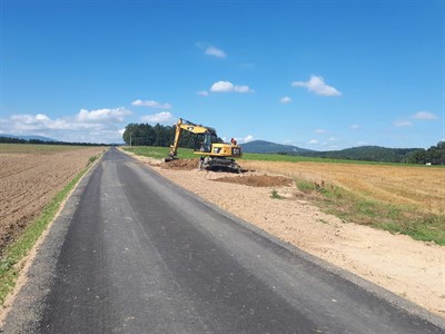 KARETA s.r.o. - výstavba polní cesty (Mikulovice)